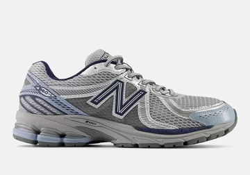 Die Außenseite des New Balance 860V2 Grey Blue