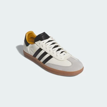 Der JJJJound adidas Samba Off White von schräg außen