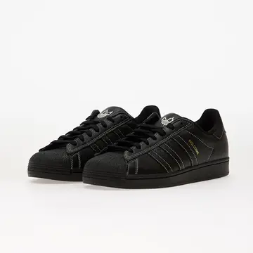 Welcome x adidas Superstar ADV Core Black schräg