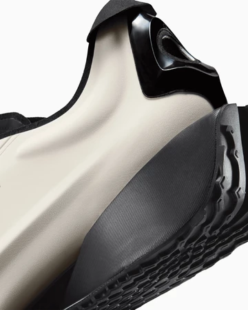 Nike First Sight Noir Light Bone Ferse Details