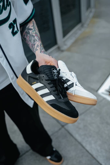 Der schwarze adidas Samba XLG - latest Pick Up