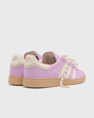 BSTN x adidas München Oktoberfest Pink schräg