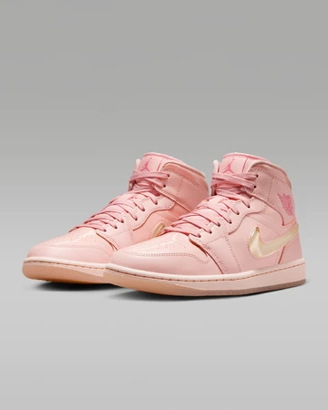 Jordan 1 Mid Valentine’s Day Paar schräg seitlich