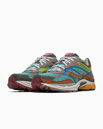 Sneaker Politics x Saucony Progrid Omni 9 Sportsman's Paradise Paar seitlich