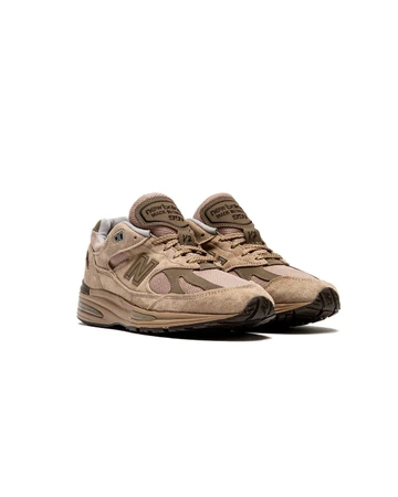 New Balance 991v2 Made in UK Walnut Shitake schräg