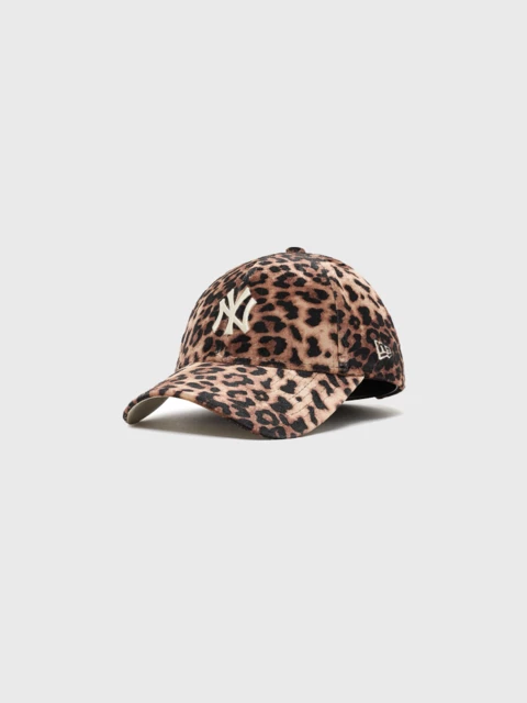 New Era Female Leo Velour 9Forty® new york yankees Image