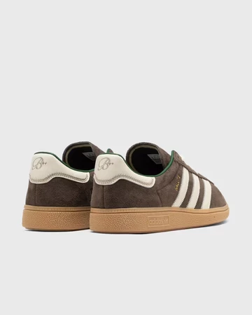 BSTN x adidas München Oktoberfest schräg