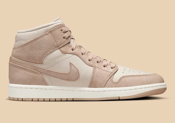 Die Innenseite des Der Jordan 1 Mid Legend Light Brown fotografiert von Asphaltgold