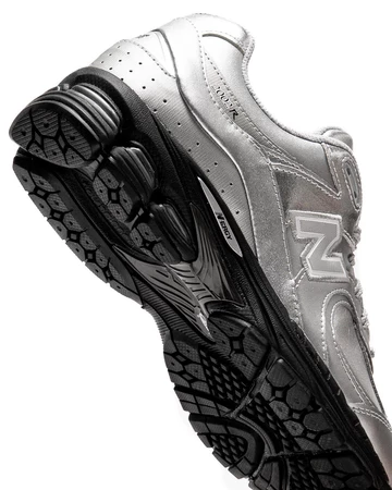New Balance 2002R Silver Metallic Sohle