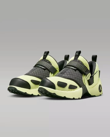 Jordan Trunner LX Luminous Paar seitlich